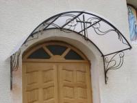 Кованый козырек с элементами ковки