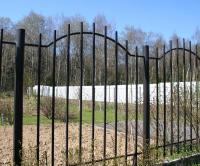 Сварной забор на металлических столбах